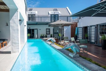 Abalone Hotel And Villa's