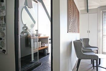 Abalone Hotel And Villa's