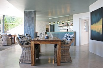 Abalone Hotel And Villa's