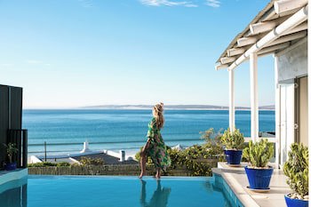 Abalone Hotel And Villa's