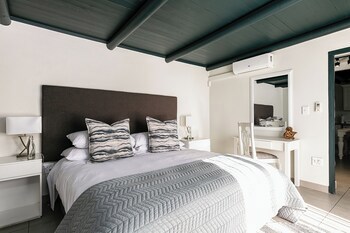 Abalone Hotel And Villa's