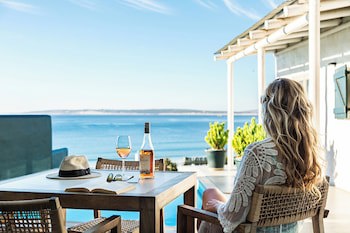 Abalone Hotel And Villa's