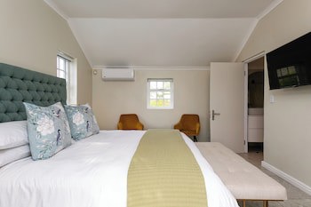 Abalone Hotel And Villa's