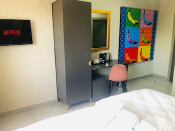 Elephant Springs Hotel