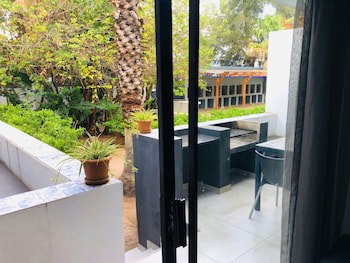 Elephant Springs Hotel