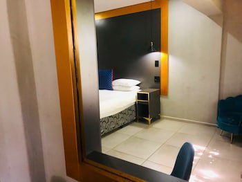 Elephant Springs Hotel