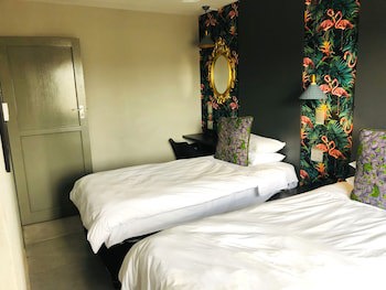 Elephant Springs Hotel