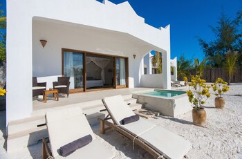 Konokono Beach Resort And Isaraya Over Water Villa