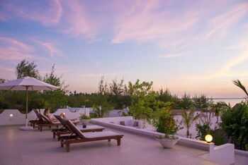 Konokono Beach Resort And Isaraya Over Water Villa