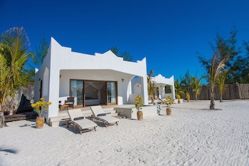 Konokono Beach Resort And Isaraya Over Water Villa