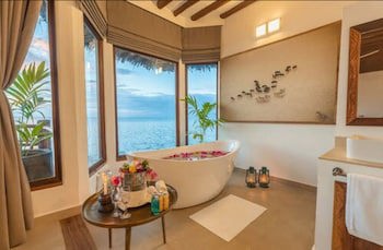 Konokono Beach Resort And Isaraya Over Water Villa