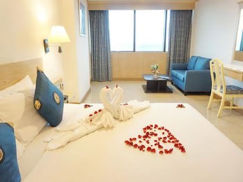 Bay Hotel Srinakarin