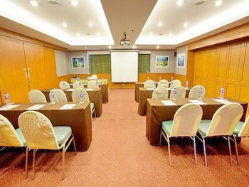 Bay Hotel Srinakarin