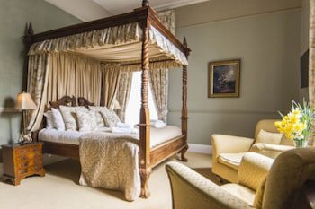 The Manor Hotel