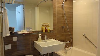 Breezbay Hotel Resort And Spa