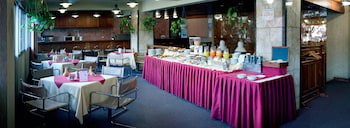 Cesars Plaza Hotel