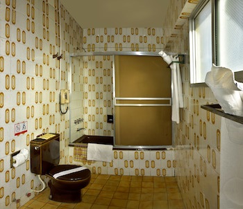 Cesars Plaza Hotel