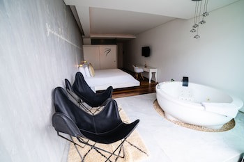 Be Playa Hotel Boutique & Rooftop Bar