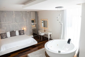 Be Playa Hotel Boutique & Rooftop Bar