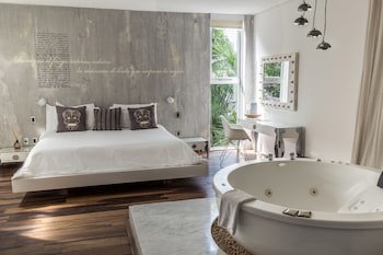 Be Playa Hotel Boutique & Rooftop Bar