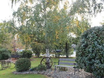 Colonial Manor Motel
