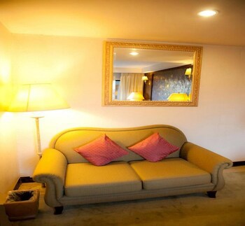Diamond City Hotel