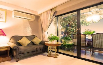 Diamond City Hotel