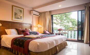 Diamond City Hotel
