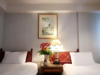 Diamond City Hotel