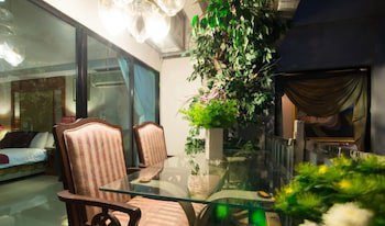 Diamond City Hotel