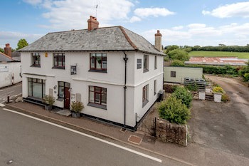 Exmoor House - Guest House