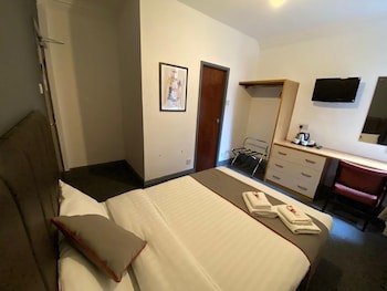 Alumhurst Hotel