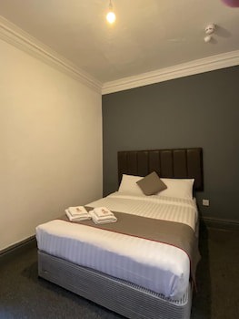 Alumhurst Hotel