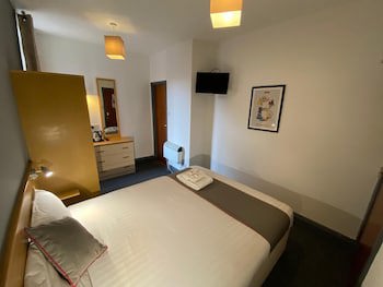 Alumhurst Hotel