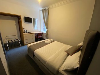 Alumhurst Hotel