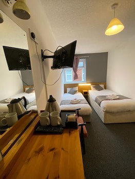Alumhurst Hotel