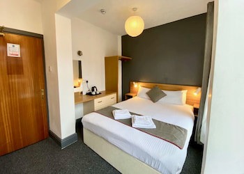Alumhurst Hotel