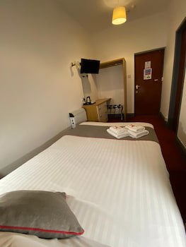 Alumhurst Hotel
