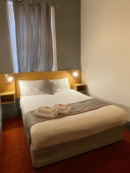 Alumhurst Hotel