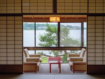 Apa Hotel & Resort Kaga Katayamazu Onsen Kasuikyo