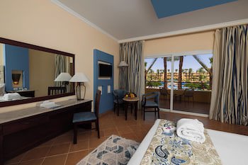 Amwaj Oyoun Resort & Casino