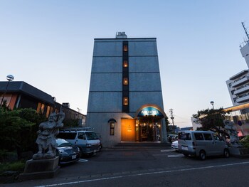 Apa Hotel Tsubamesanjo Ekimae