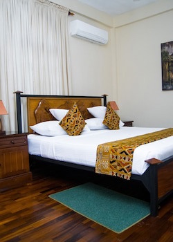 Coconut Grove Regency Hotel