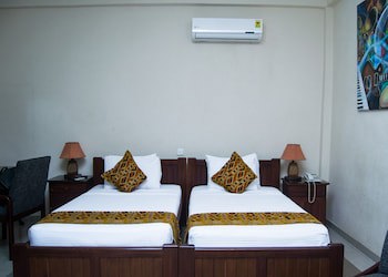 Coconut Grove Regency Hotel