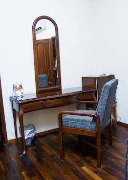 Coconut Grove Regency Hotel