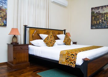 Coconut Grove Regency Hotel
