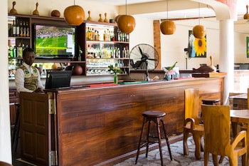 Coconut Grove Regency Hotel