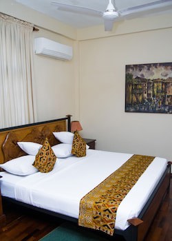 Coconut Grove Regency Hotel