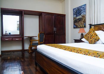 Coconut Grove Regency Hotel