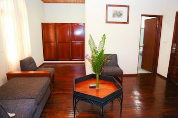 Coconut Grove Regency Hotel